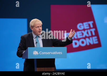 London, Großbritannien. 02 Okt, 2019. Der britische Premierminister Boris Johnson liefert seine Grundsatzrede seine Partei Politik am letzten Tag des dem Parteitag der Konservativen in Manchester am Mittwoch, Oktober 02, 2019. Foto von Hugo Philpott/UPIm Quelle: UPI/Alamy leben Nachrichten Stockfoto