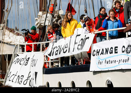 Amsterdam, Niederlande. 02 Okt, 2019. AMSTERDAM, 02-10-2019, Kaap de Groene Hoop, Banner während der Fahrt heraus. Credit: Pro Schüsse/Alamy leben Nachrichten Stockfoto