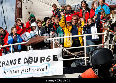 Amsterdam, Niederlande. 02 Okt, 2019. AMSTERDAM, 02-10-2019, Kaap de Groene Hoop, Matrosen reden, bevor das Segel aus. Credit: Pro Schüsse/Alamy leben Nachrichten Stockfoto