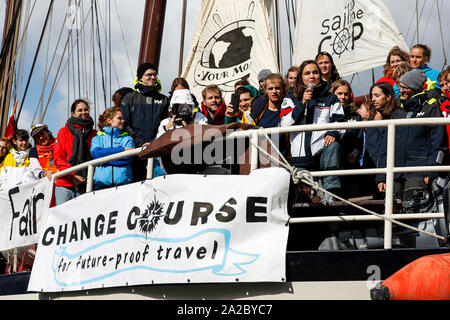 Amsterdam, Niederlande. 02 Okt, 2019. AMSTERDAM, 02-10-2019, Kaap de Groene Hoop, Matrosen reden, bevor das Segel aus. Credit: Pro Schüsse/Alamy leben Nachrichten Stockfoto
