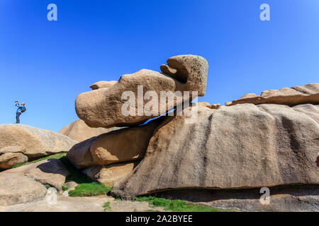Frankreich, Cotes d'Armor, Cote De Granit Rose (rosa Granit Küste), Perros Guirec, Ploumanac'h, Felsen auf dem Küstenweg GR34 Wanderweg // Frankreich, C Stockfoto