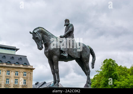 Statue von Leopold II. in Brüssel, Belgien. Statue von Leopold II. im Zentrum von Brüssel, Belgien, Leopold II., König der Belgier von 1865 bis 1 Stockfoto