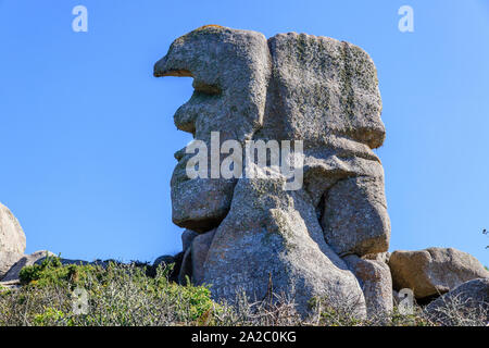 Frankreich, Cotes d'Armor, Cote De Granit Rose (rosa Granit Küste), Trebeurden, Granit Felsen von Pere Trebeurden befindet sich auf der Landzunge Pointe Stockfoto