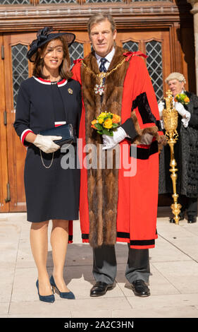 London, GB, 2. Oktober 2019 Wahl der neuen Bürgermeister der Stadt London, William Russell. Abgebildet mit seiner Frau Rachel Credit Ian DavidsonAlamy leben Nachrichten Stockfoto