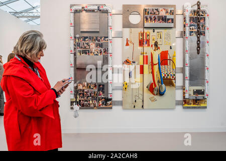London, Großbritannien. 2. Okt 2019. Untitled von Jordan Wolfson in David Zwirner - Frieze London, eine jährliche Kunstmesse im Regents Park. Es vereint mehr als 160 der weltweit führenden zeitgenössischen Galerien, mit speziellen kuratiert Abschnitte: Fokus, präsentiert neue Talente; Leben, eine Plattform für Performance Kunst; und Neu für 2019, gewebt, die Textilien erforscht, Weben und das Erbe des Kolonialismus. Es bleibt geöffnet bis 6. Oktober 2019. Credit: Guy Bell/Alamy leben Nachrichten Stockfoto