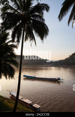 Sonnenuntergang über dem Mekong, Luang Prabang, Provinz Luang Prabang Laos, Laos, Südostasien Stockfoto