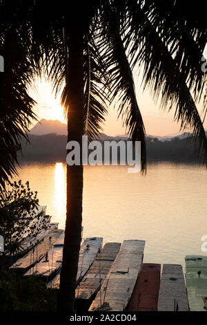 Sonnenuntergang über dem Mekong, Luang Prabang, Provinz Luang Prabang Laos, Laos, Südostasien Stockfoto