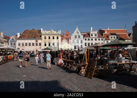 Handwerk Markt auf dem Rathausplatz in der Altstadt von Tallinn, Estland Stockfoto