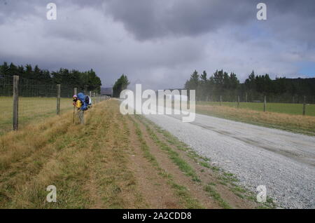 Thai weibliche Backpacker. Te Araroa Trail. South Island. Neuseeland Stockfoto