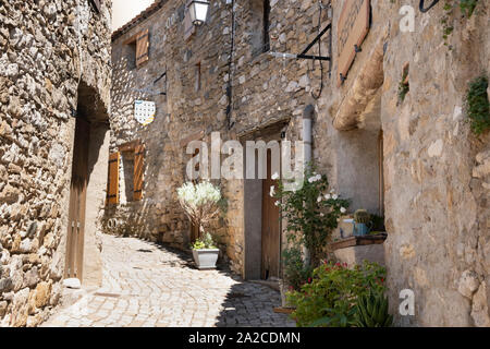 Minerve village Street, eine der "Les Plus beaux villages de France" auch Ort der Katharer Massaker im Jahr 1210 Stockfoto