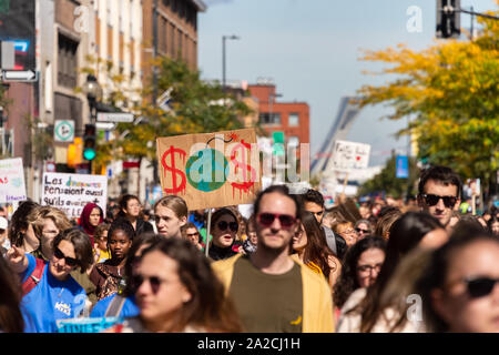 Montreal, CA - 27. September 2019: Mehr als 500 000 Menschen nehmen an den Montreal Klima März. Stockfoto