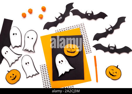 Vielen holiday Silhouetten der Geister, Fledermäuse und Kürbisse Stockfoto