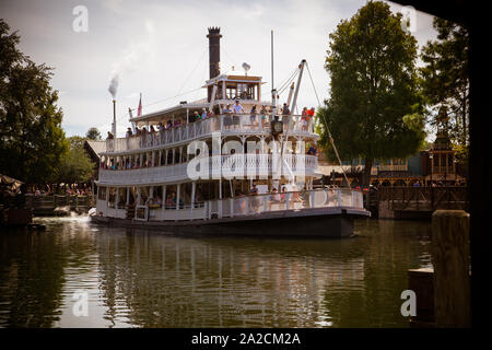 Attraktionen und malerische Installationen im Disneyworld Amusement Park in Orlando, Florida Stockfoto