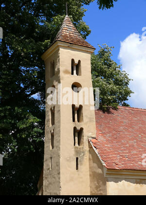 Römisch-katholische Kirche, Manfa, Ungarn. Sarlos Boldogasszony Arpad - kori Romai katolikus Templom, Mánfa, Magyarország. Stockfoto