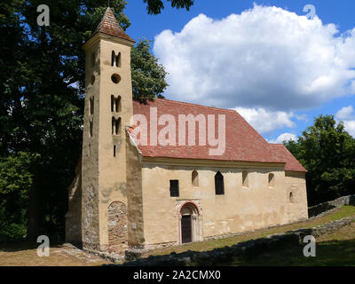 Römisch-katholische Kirche, Manfa, Ungarn. Sarlos Boldogasszony Arpad - kori Romai katolikus Templom, Mánfa, Magyarország. Stockfoto