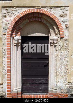 Römisch-katholische Kirche, Manfa, Ungarn. Sarlos Boldogasszony Arpad - kori Romai katolikus Templom, Mánfa, Magyarország. Stockfoto