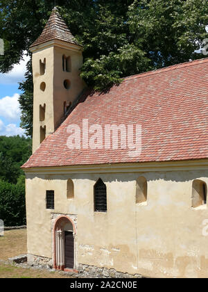 Römisch-katholische Kirche, Manfa, Ungarn. Sarlos Boldogasszony Arpad - kori Romai katolikus Templom, Mánfa, Magyarország. Stockfoto