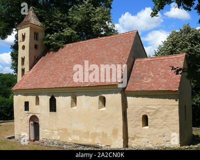 Römisch-katholische Kirche, Manfa, Ungarn. Sarlos Boldogasszony Arpad - kori Romai katolikus Templom, Mánfa, Magyarország. Stockfoto