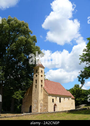 Römisch-katholische Kirche, Manfa, Ungarn. Sarlos Boldogasszony Arpad - kori Romai katolikus Templom, Mánfa, Magyarország. Stockfoto