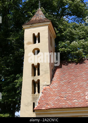 Römisch-katholische Kirche, Manfa, Ungarn. Sarlos Boldogasszony Arpad - kori Romai katolikus Templom, Mánfa, Magyarország. Stockfoto