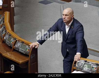 Kiew, Ukraine. 2. Okt, 2019. ILYA KIVA, Gesetzgeber von 'Opposition''""" Für politische Partei Leben", sorgt sich das Ukrainische Parlament in Kiew, Ukraine, 02. Oktober 2019. Präsident der Ukraine Volodymyr Zelensky sagte während einer Pressekonferenz am 1. Oktober 2019, dass die Ukrainische Seite auf trilateraler Kontakt Gruppe Gespräche in Minsk hat geantwortet, dass die so genannte ''Steinmeier Formel'' an der Friedensregelung in Donbass ist "Genehmigung ausstehend", wie lokale Medien berichteten. Credit: Serg Glovny/ZUMA Draht/Alamy leben Nachrichten Stockfoto