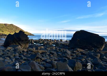 Porth Ysgo Strand Blick auf Trwyn. Stockfoto