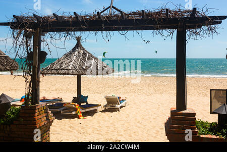 MUINE, VIETNAM - Januar 31, 2014: Schöne Muine Strand mit Recreation Area, Vietnam Stockfoto