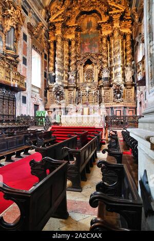 PORTO, PORTUGAL - 24. MAI 2018: die Kathedrale der Himmelfahrt Mariens in Porto. Die Kirche verfügt über Romanik, Barock und gotischen Stil. Stockfoto