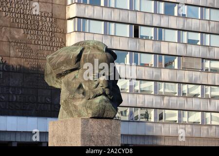 CHEMNITZ, Deutschland - Mai 8, 2018: Karl-Marx-Monument in Chemnitz, Deutschland. Das Denkmal wird lokal als Nischel bekannt. Es wurde von Lew Kerbel konzipiert. Stockfoto