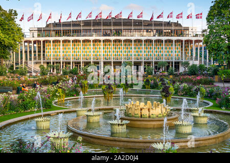 Der Tivoli Concert Hall und Brunnen, Kopenhagen, Dänemark. Stockfoto