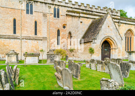 BIBURY, Großbritannien - 22 September, 2019: Die historische Kirche von St Mary's in Cotswolds Dorf Bibury ist eine denkmalgeschützte Gebäude Stockfoto