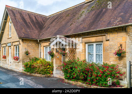 BIBURY, Großbritannien - 22 September 2019: Bibury, einem Dorf im Distrikt von Gloucestershire Cotswolds mit seinen historischen Gebäuden von Kalkstein Stockfoto