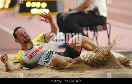 Doha, Katar. 02 Okt, 2019. Athletik, Weltmeisterschaft, Wm, IAAF, Khalifa International Stadium: Decathlon: Kai Kazmirek aus Deutschland im Weitsprung Credit: Michael Kappeler/dpa/Alamy leben Nachrichten Stockfoto