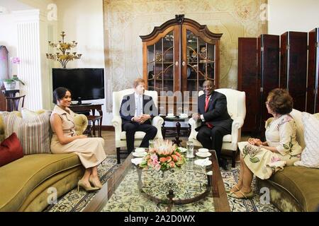 Johannesburg, Südafrika. 02 Okt, 2019. Harry und Meghan, Herzog und die Herzogin von Sussex in Johannesburg am 02 Oktober, 2019, bei einem Treffen mit Präsident Ramaphosa in Pretoria Credit: Albert Nieboer/Niederlande/Point de Vue |/dpa/Alamy leben Nachrichten Stockfoto