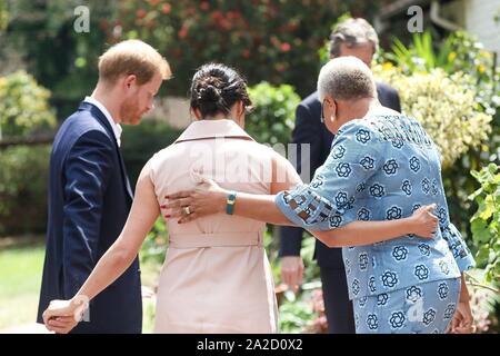 Johannesburg, Südafrika. 02 Okt, 2019. Harry und Meghan, Herzog und die Herzogin von Sussex in Johannesburg am 02 Oktober, 2019, Treffen mit Graça Machel, Witwe des Verstorbenen Nelson MandelaCredit: Albert Nieboer/Niederlande/Point de Vue |/dpa/Alamy leben Nachrichten Stockfoto