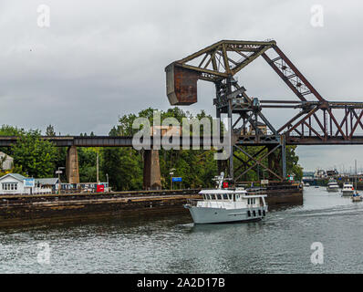 SEATTLE, Washington - Juli 2, 2019: Die Ballard Locks, ist ein Komplex von Schleusen am westlichen Ende der Salmon Bay, im Lake Washington Ship Canal, zwischen Pug Stockfoto