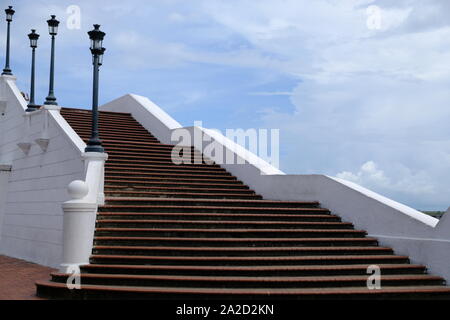 Panama City Blick von französischen Plaza Original auf den alten Hauptplatz mit Treppe Stockfoto