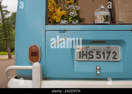 Rückseite des Vintage Volkswagen Reisemobile als Wanderprediger Flower Shop Stockfoto