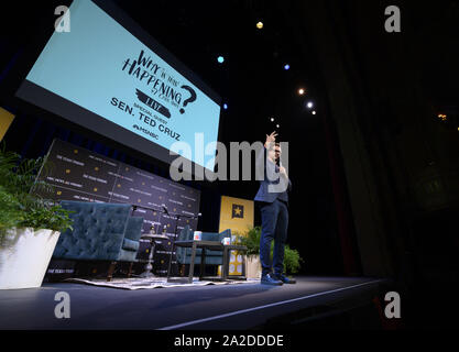 Austin, Texas, USA. 28 Sep, 2019. Journalist Chris Hayes von MSNBC stellt seinen Podcast mit US-Senator Ted Cruz von Texas während einer Texas Tribune Festival in Austin. Cruz meist verteidigt Donald Trump, aber nicht aus anderen Präsidentendurchlauf seiner eigenen 2024. Credit: Bob Daemmrich/ZUMA Draht/Alamy leben Nachrichten Stockfoto