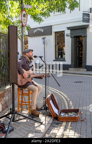 Ein strassenmusikant in Colchester Culver Street Stockfoto