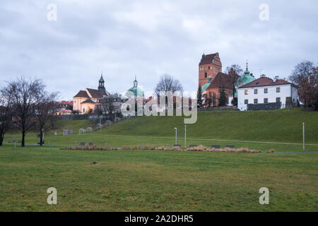 Kirche der Heimsuchung der allerseligsten Jungfrau Maria, St. Mary's Church aus dem Multimedialen Brunnen Park gesehen bekannt. Reisen. Stockfoto