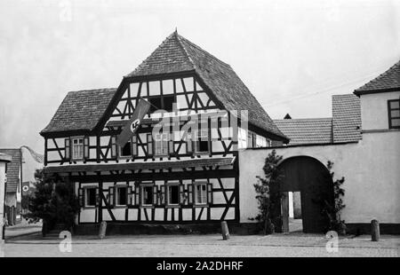 Das frankenthaler Brauhaus in Schifferstadt erwartet die Gäste zum Rettichfest, Deutschland 1930er Jahre. Der Frankenthaler Brauhaus Brauerei Restaurant warten auf die Gäste der jährlichen Rettich Messe in Schifferstadt, Deutschland 1930. Stockfoto