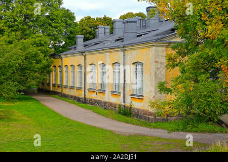 Historische Gebäude Pieni Palmstierna oder Palmstierna Studio in Suomenlinna, Finnland. Suomenlinna ist ein UNESCO-Weltkulturerbe. Stockfoto