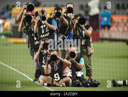 Doha, Katar. 02 Okt, 2019. Athletik, Weltmeisterschaft, Wm, IAAF, Khalifa International Stadium: Hammer Throw: Fotografen beachten Sie die Hammer Throw. Quelle: Michael Kappeler/dpa/Alamy leben Nachrichten Stockfoto