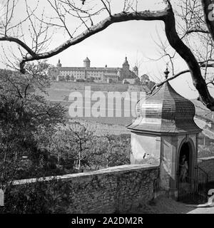 Blick vom Käpelle in die Festung Marienberg in Würzburg, Deutschland 1930er Jahre. Blick von der Kapelle auf der Festung Marienberg in Würzburg, Deutschland 1930. Stockfoto