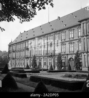 Das Kurfürstlicje Schloß nahe dem Rheinufer in Mainz, Deutschland 1930er Jahre. Kurfürstliche Schloss in der Nähe der Ufer des Flusses Rhein bei Mainz, Deutschland 1930. Stockfoto