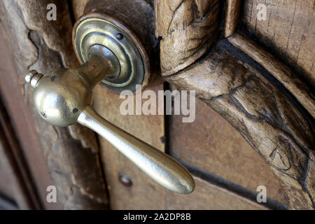 Poignée de porte. Eglise Saint-Jean Baptiste. Megève. Haute-Savoie. Frankreich. / Kirche Saint Jean Baptiste. Megeve. Haute-Savoie. Frankreich. Stockfoto