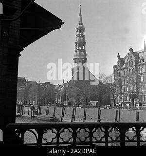 St. Katharinen Kirche in Hamburg, Deutschland 1930er Jahre. Die Kirche St. Katharina in Hamburg, Deutschland 1930. Stockfoto