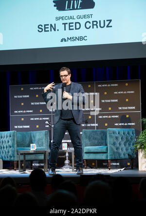 Journalist Chris Hayes von MSNBC stellt seinen Podcast mit US-Senator Ted Cruz von Texas während einer Texas Tribune Festival in Austin, Texas. Stockfoto