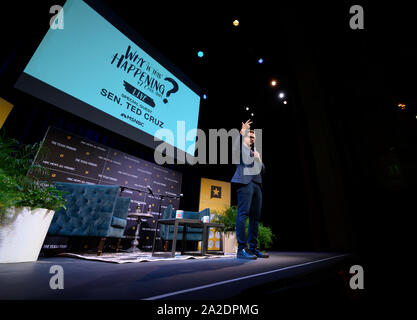 Journalist Chris Hayes von MSNBC stellt seinen Podcast mit US-Senator Ted Cruz von Texas während einer Texas Tribune Festival in Austin, Texas. Stockfoto